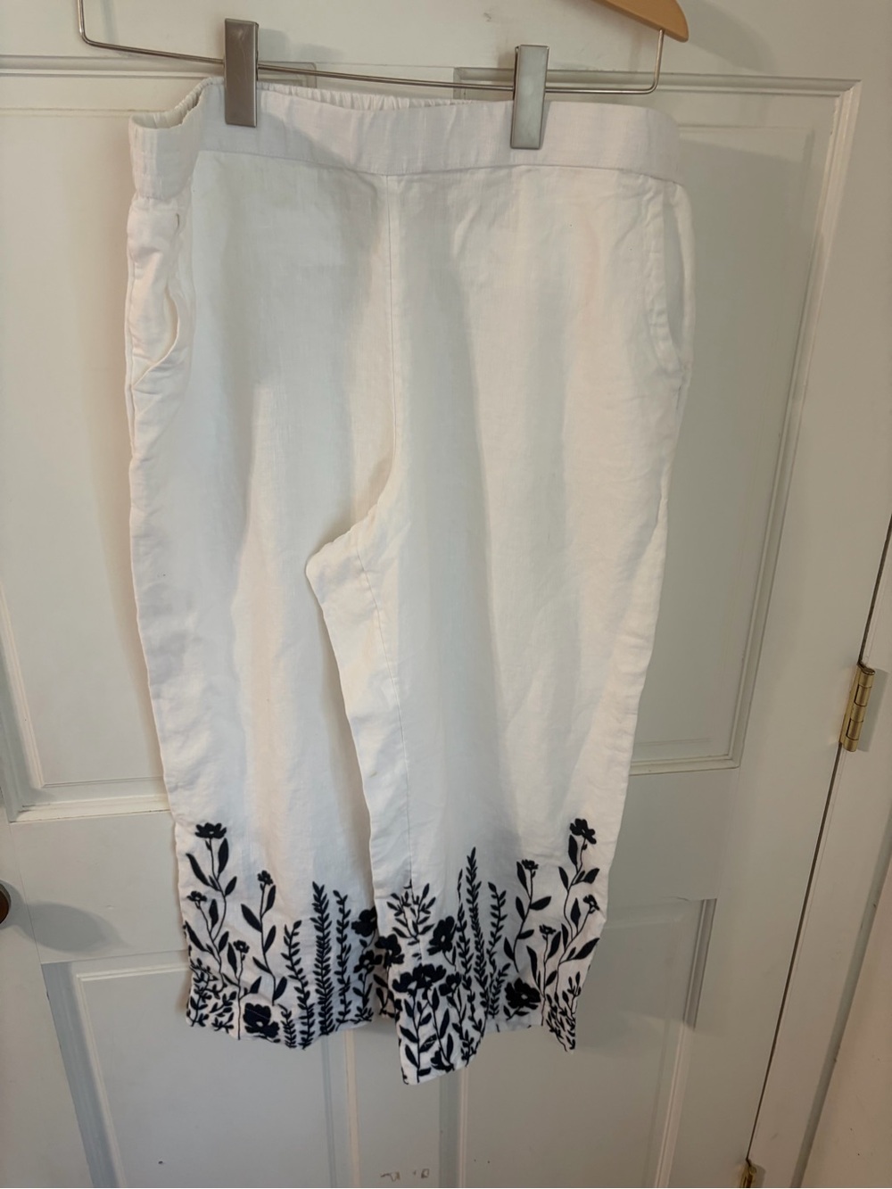 Charter Club Luxury 100% Linen White Dark Navy Floral Embroidery Cropped Pants L